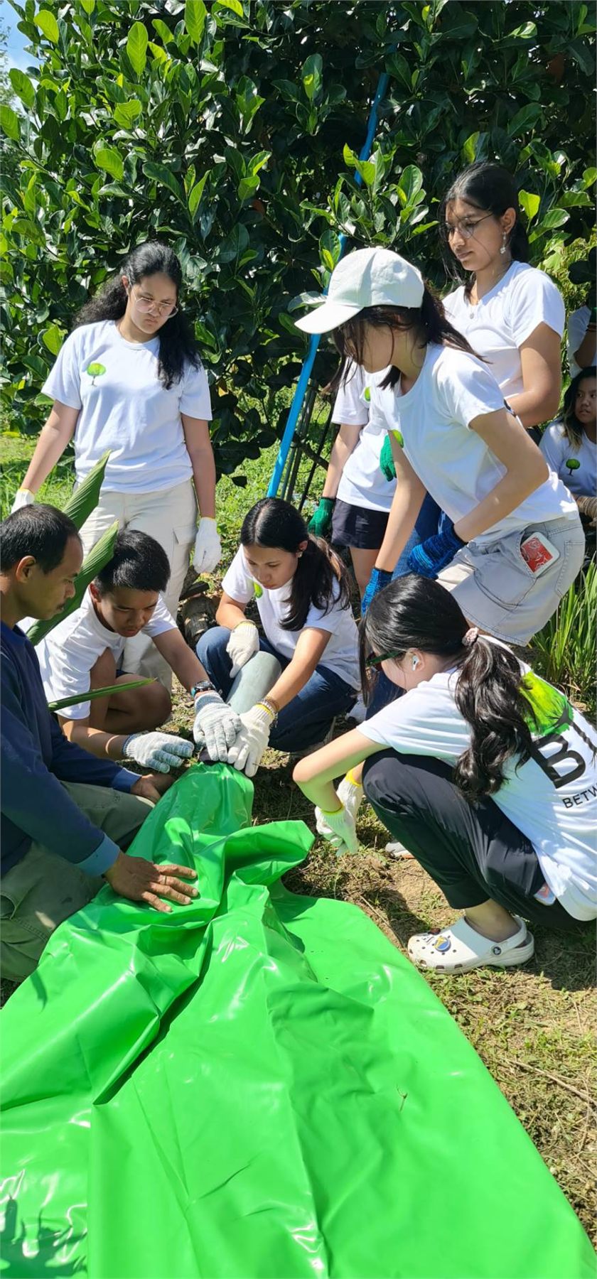 BTR members unrolling a green biogas balloon