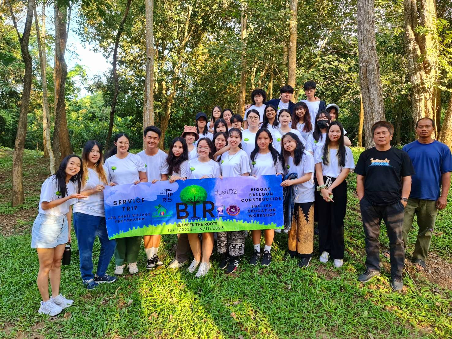 The 26 BTR volunteers holding a Between The Roots banner in Pa Deng Village